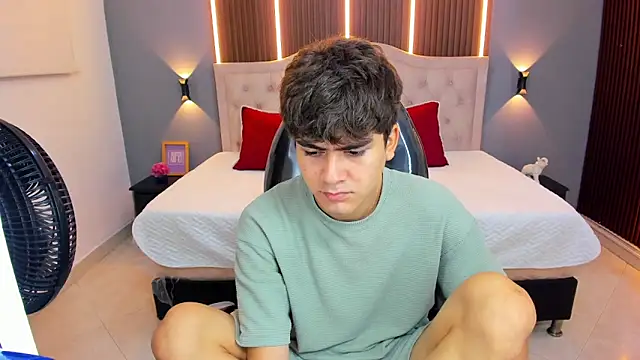 Tommy18   online show from March 25, 3:34 am