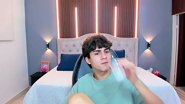 Tommy18   online show from April 9, 6:19 am