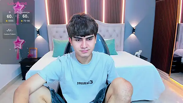 Snapshot of Tommy18__ chatting on July 16, 3:23 am Tommy18 online show from July 16, 3:23 am