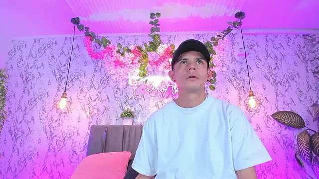 Snapshot of Bonny_and_carrot chatting on February 9, 7:07 pm Bonny and carrot online show from February 9, 7:07 pm