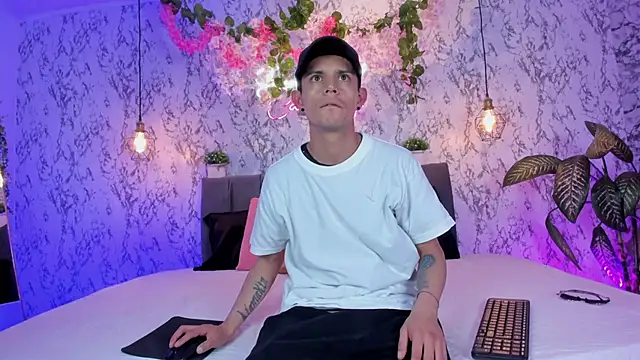 Snapshot of Bonny_and_carrot chatting on February 26, 7:13 pm Bonny and carrot online show from February 26, 7:13 pm