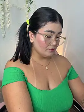 Snapshot of karla_hotgirl chatting on May 13, 12:52 am karla hotgirl online show from May 13, 12:52 am