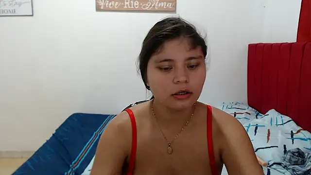 Snapshot of diva_sexyhot chatting on February 14, 11:21 am diva sexyhot online show from February 14, 11:21 am