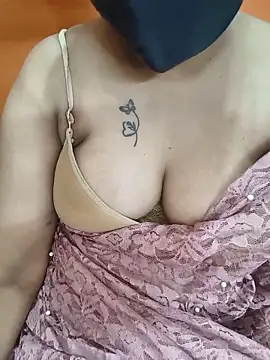 Snapshot of Lolitatamil chatting on May 30, 11:13 pm Lolitatamil online show from May 30, 11:13 pm