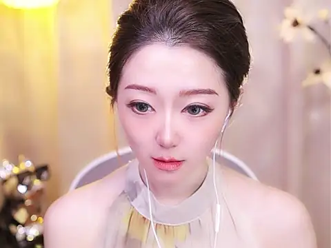 Snapshot of Zoe-99 chatting on March 5, 2:45 pm Zoe-99 online show from March 5, 2:45 pm