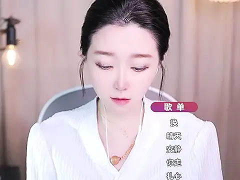 Snapshot of Zoe-99 chatting on October 16, 10:05 am Zoe-99 online show from October 16, 10:05 am