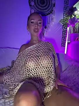 Snapshot of CheekyChels chatting on July 21, 9:39 pm CheekyChels online show from July 21, 9:39 pm