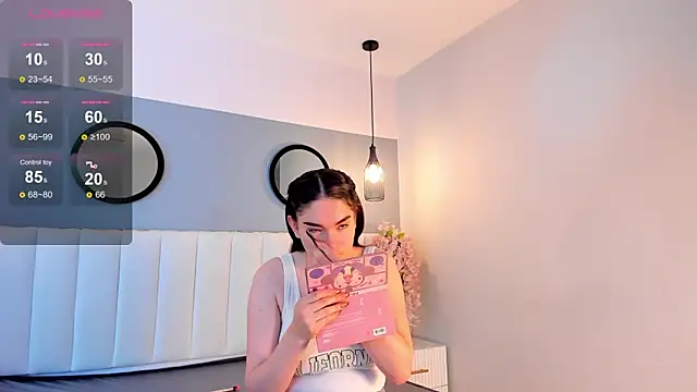 chelsea bolton  online show from April 5, 12:35 pm