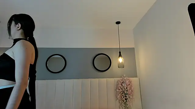 chelsea bolton  online show from April 14, 12:11 pm