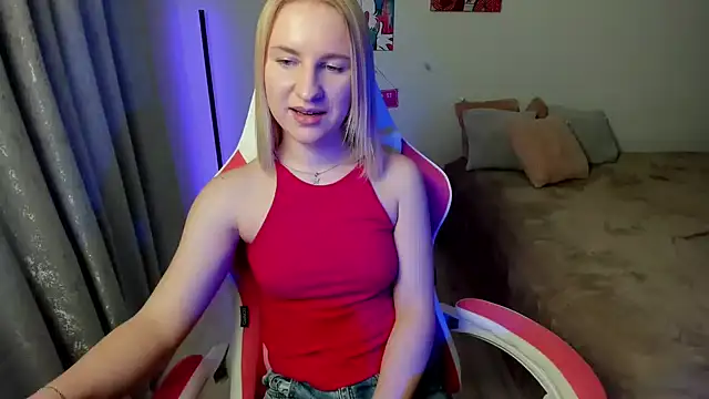 Snapshot of BeautyBlondy chatting on January 21, 9:24 am BeautyBlondy online show from January 21, 9:24 am