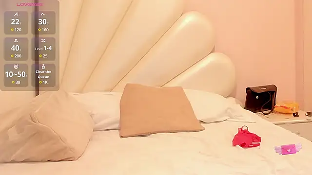 Thifany Hampton  online show from January 17, 10:56 pm