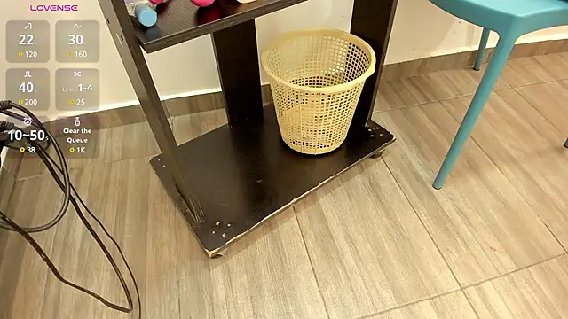 Thifany Hampton  online show from March 7, 7:49 pm