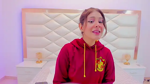 Snapshot of MiaQueen021 chatting on January 25, 12:16 pm MiaQueen021 online show from January 25, 12:16 pm