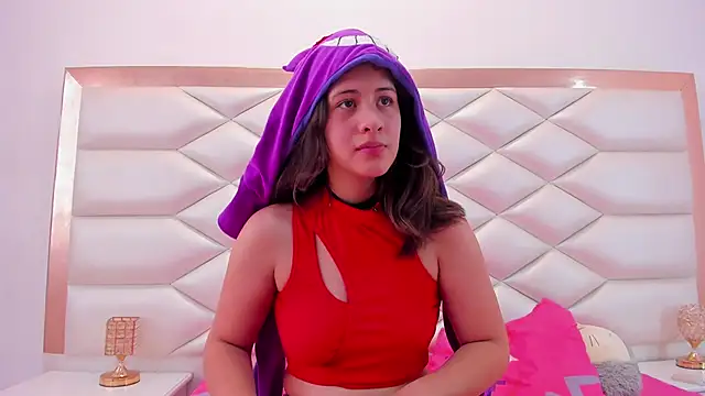 Snapshot of MiaQueen021 chatting on March 19, 6:44 pm MiaQueen021 online show from March 19, 6:44 pm