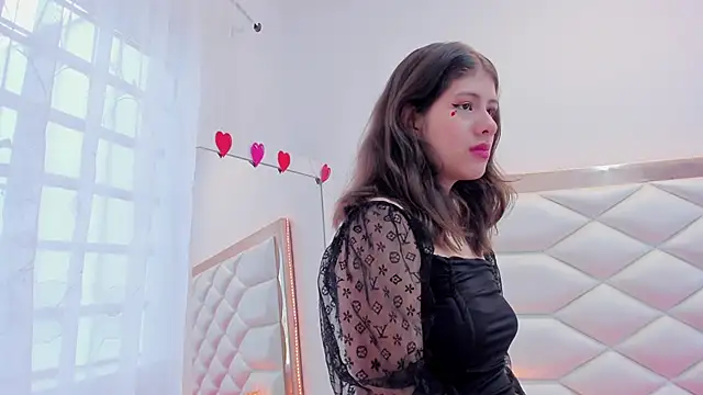 Snapshot of MiaQueen021 chatting on March 21, 1:12 pm MiaQueen021 online show from March 21, 1:12 pm