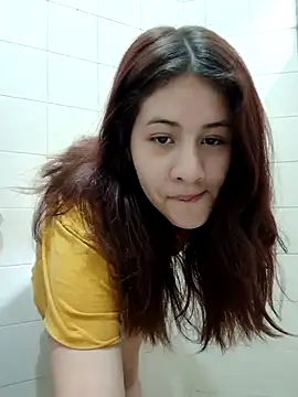 Snapshot of MiaQueen021 chatting on October 6, 5:10 pm MiaQueen021 online show from October 6, 5:10 pm