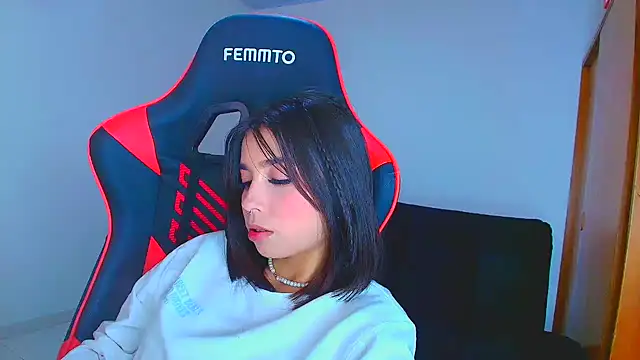 Rousse violett online show from September 18, 9:50 pm