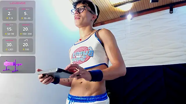 Snapshot of tim__fox chatting on October 31, 12:17 pm tim fox online show from October 31, 12:17 pm