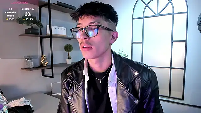 Snapshot of tim__fox chatting on February 13, 11:28 am tim fox online show from February 13, 11:28 am