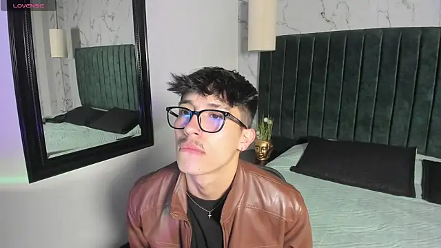 Snapshot of tim__fox chatting on March 2, 11:28 am tim fox online show from March 2, 11:28 am