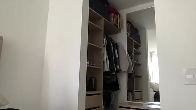 LunaBeya online show from April 7, 1:11 pm