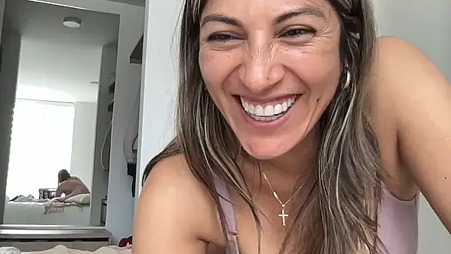 Snapshot of LunaBeya chatting on May 21, 2:24 pm LunaBeya online show from May 21, 2:24 pm