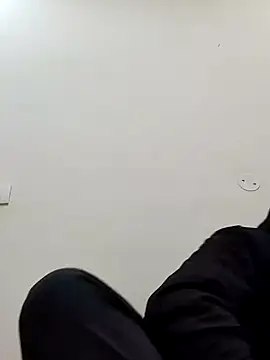 Snapshot of 13lusty chatting on January 8, 11:21 am 13lusty online show from January 8, 11:21 am