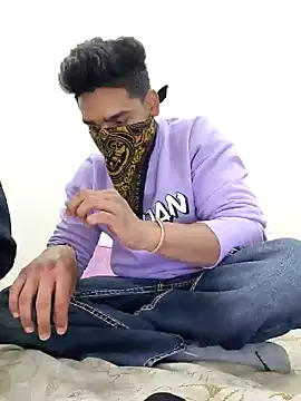 Snapshot of 13lusty chatting on February 4, 6:14 am 13lusty online show from February 4, 6:14 am