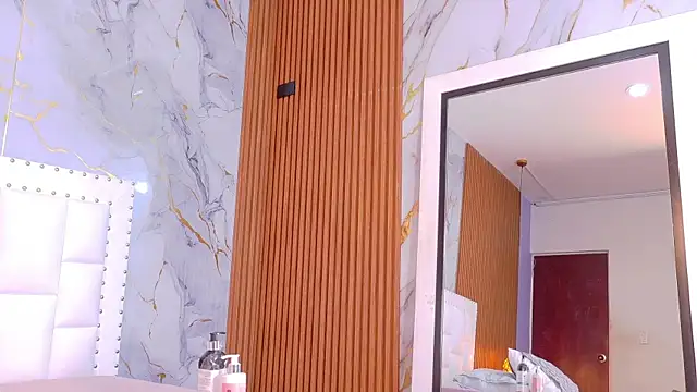 Snapshot of hotiergirl chatting on February 14, 12:02 pm hotiergirl online show from February 14, 12:02 pm