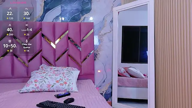 Snapshot of hotiergirl chatting on February 18, 12:34 pm hotiergirl online show from February 18, 12:34 pm