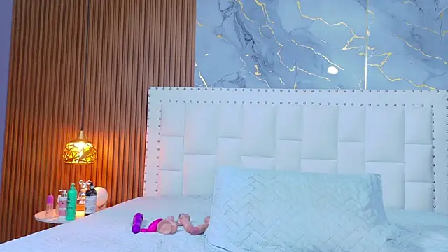 Snapshot of hotiergirl chatting on February 21, 11:55 am hotiergirl online show from February 21, 11:55 am