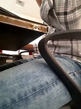 Snapshot of braveman999 chatting on February 13, 7:04 am braveman999 online show from February 13, 7:04 am