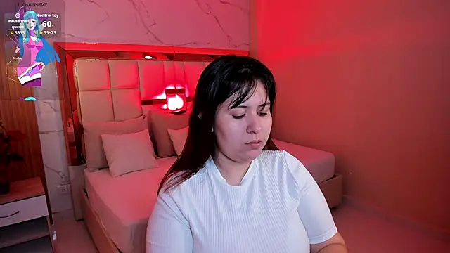 zoes milee online show from December 5, 11:30 am