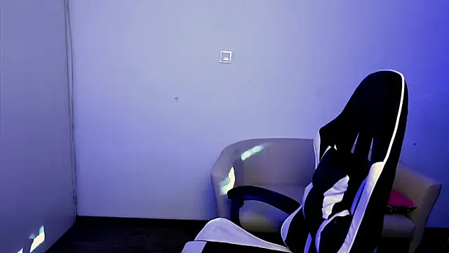 ShyHotNerd online show from November 7, 8:25 am