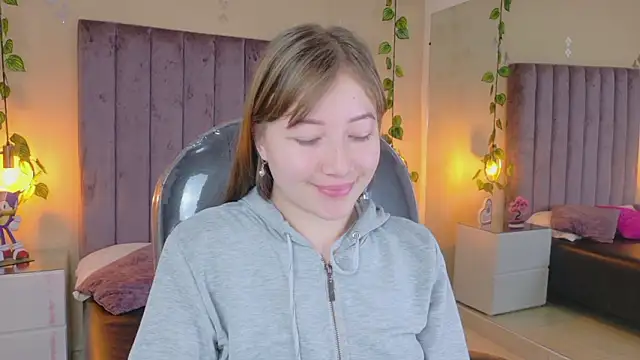 Dahlia Rousse online show from January 18, 7:34 am