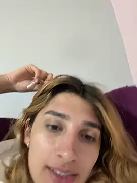 Snapshot of Queensara_ chatting on February 25, 1:20 am Queensara  online show from February 25, 1:20 am