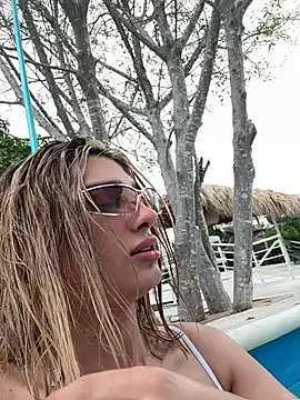 Snapshot of Queensara_ chatting on February 1, 4:38 pm Queensara online show from February 1, 4:38 pm