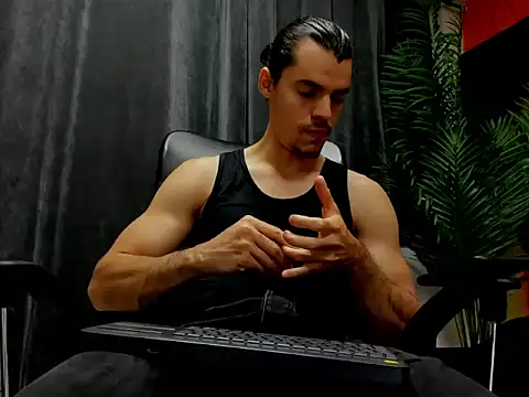 maxi styles online show from February 14, 11:40 am