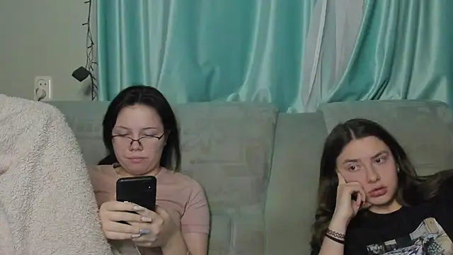 Snapshot of honey_love_honeyy chatting on January 13, 11:06 pm honey love honeyy online show from January 13, 11:06 pm