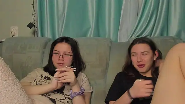 Snapshot of honey_love_honeyy chatting on January 17, 8:44 pm honey love honeyy online show from January 17, 8:44 pm