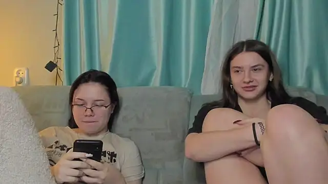 Snapshot of honey_love_honeyy chatting on January 18, 10:06 pm honey love honeyy online show from January 18, 10:06 pm