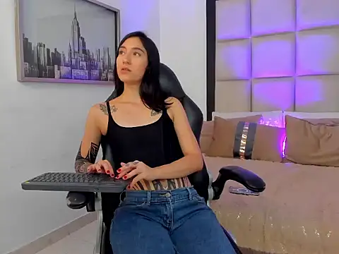 Snapshot of MeganPresleyy chatting on May 13, 8:49 pm MeganPresleyy online show from May 13, 8:49 pm