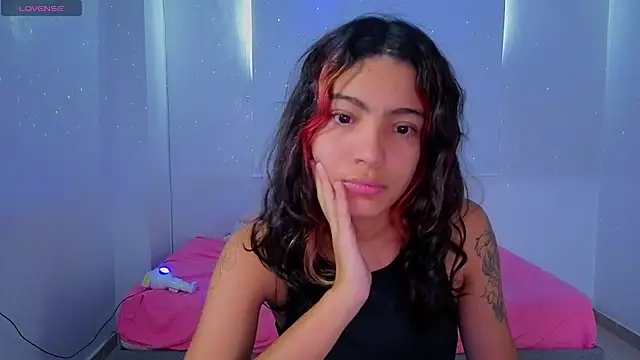 Lovelyamyy online show from December 15, 7:51 pm