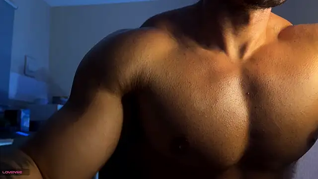 Snapshot of Lucasfit24 chatting on May 4, 3:13 am Lucasfit24 online show from May 4, 3:13 am