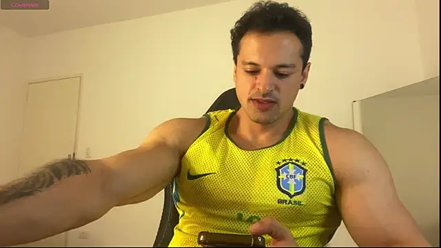 Snapshot of Lucasfit24 chatting on June 11, 12:32 am Lucasfit24 online show from June 11, 12:32 am