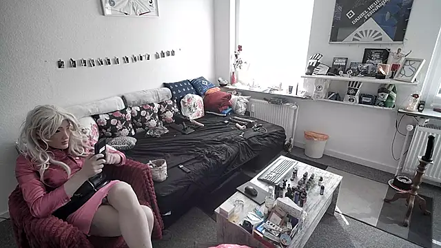 Snapshot of CDHannahSub chatting on June 26, 7:24 am CDHannahSub online show from June 26, 7:24 am