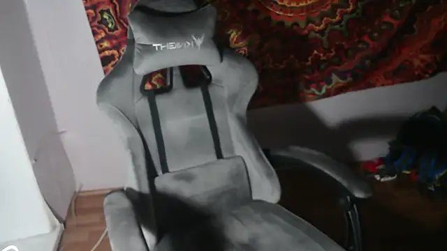 Snapshot of johnny_positive chatting on October 31, 3:57 pm johnny positive online show from October 31, 3:57 pm