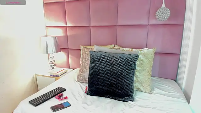 LuciaWallace online show from October 19, 12:33 am