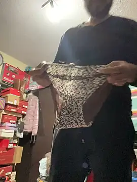 Snapshot of leonardohot1987 chatting on January 14, 4:47 am leonardohot1987 online show from January 14, 4:47 am