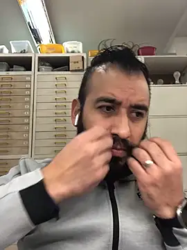 Snapshot of leonardohot1987 chatting on January 30, 5:39 pm leonardohot1987 online show from January 30, 5:39 pm